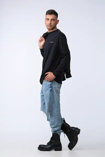 Book fotografico uomo Milano - look total black in studio