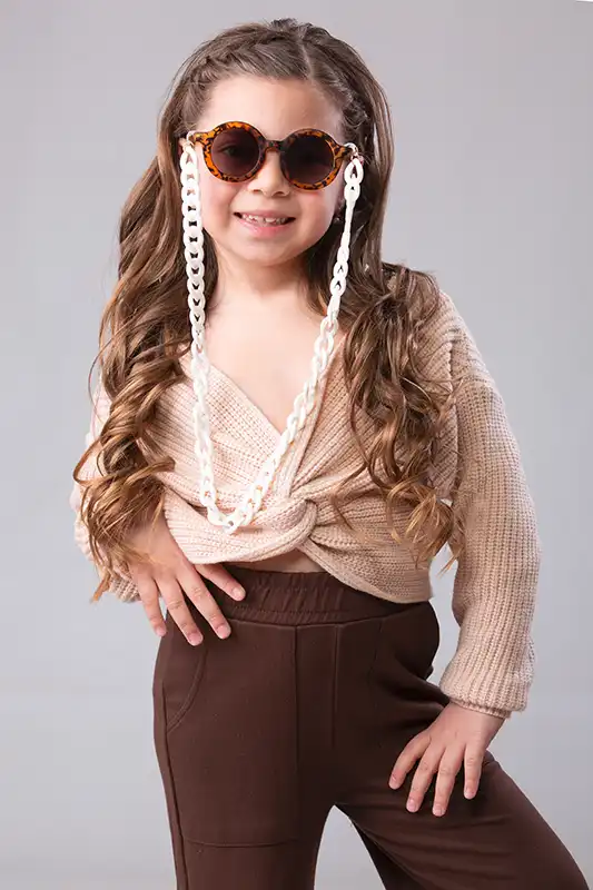 Book fotografico bambina Milano, posa semplice in studio