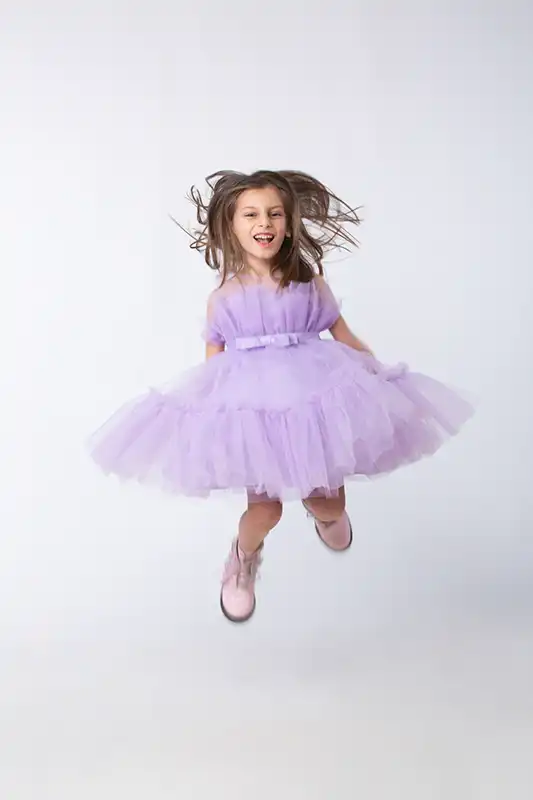 Book fotografico bambina Milano, look elegante in studio