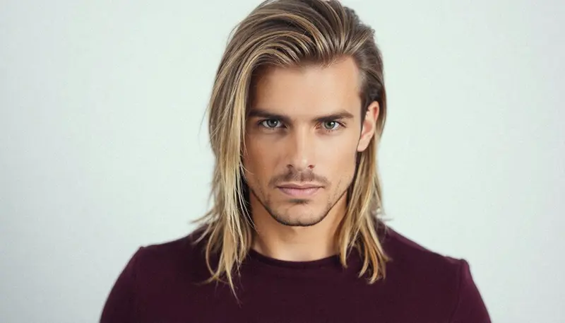 Book fotografico professionale uomo in studio a Milano