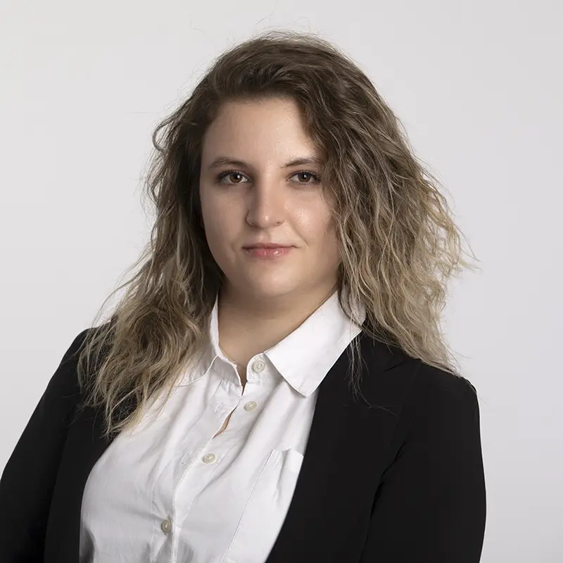Ritratto manager donna startup smart-casual Milano