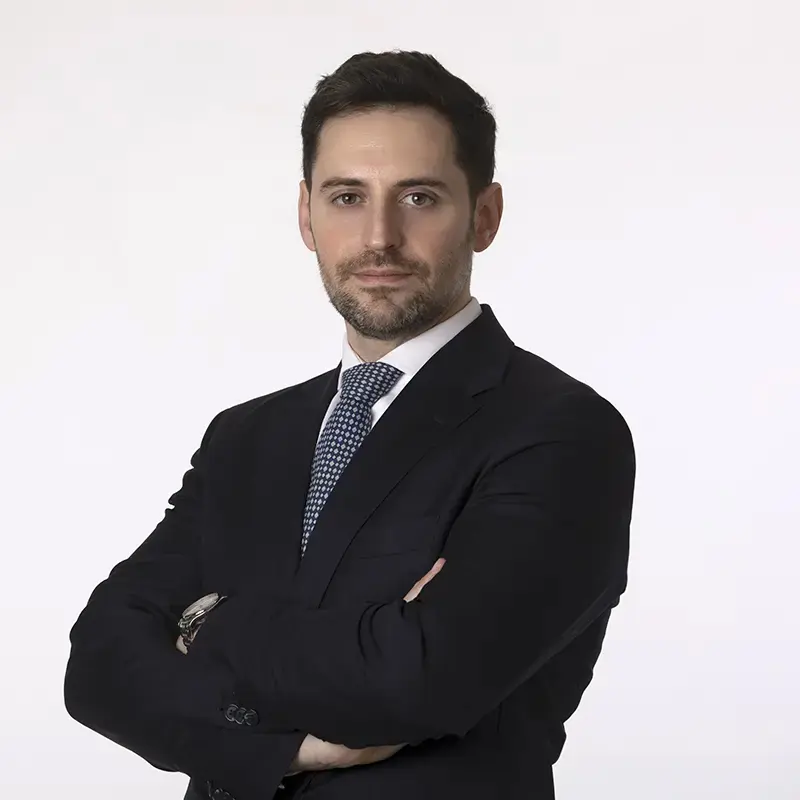 Ritratto reale per il settore finance legal: espressione autentica, luce costruita, dettagli naturali impossibili da replicare con AI