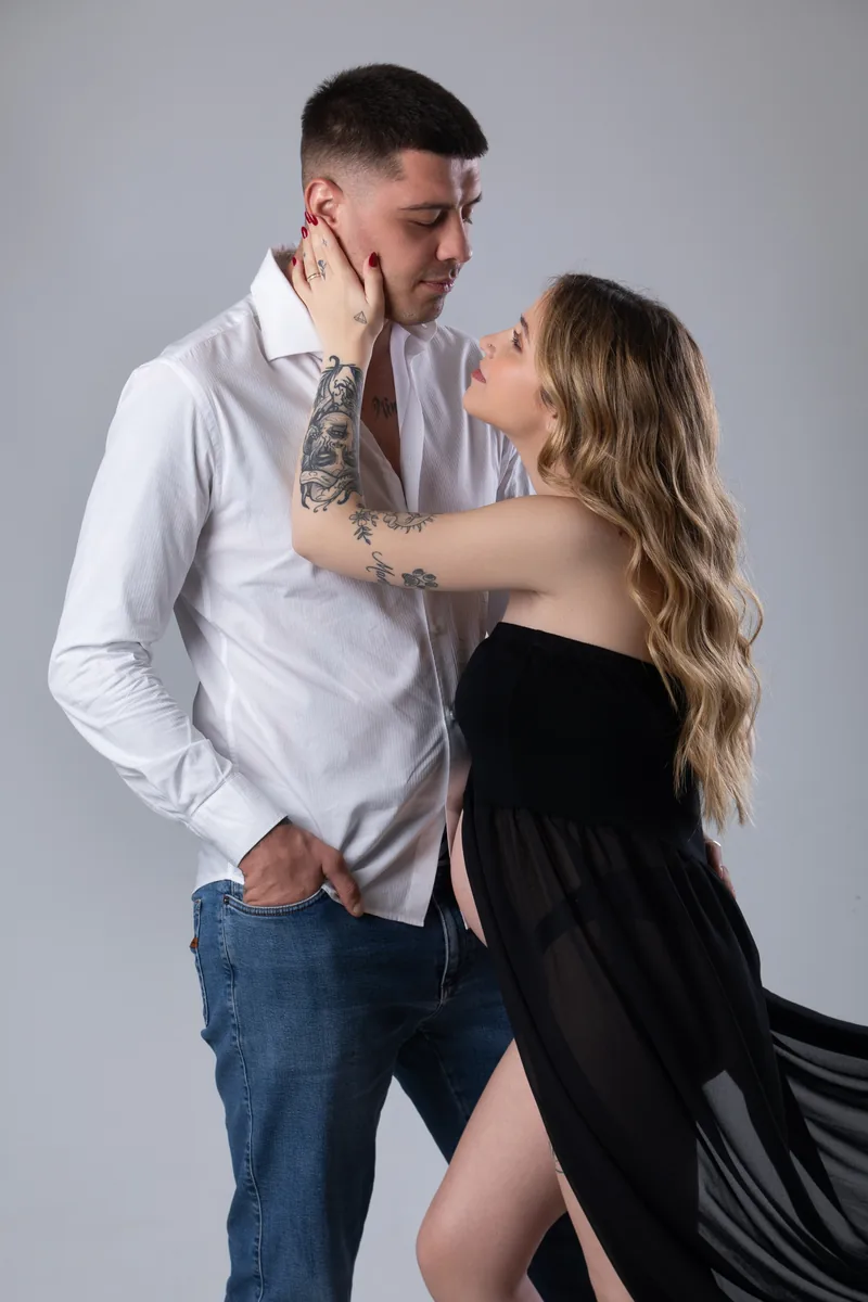 Servizio fotografico gravidanza di coppia a Milano in studio