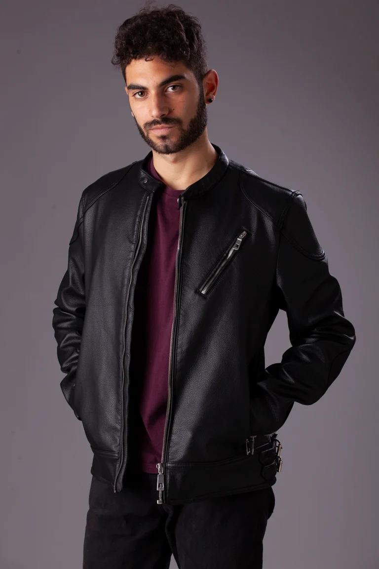 Character look con chiodo in pelle
